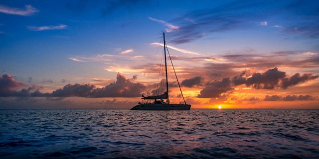 Private catamaran sunset cruise with dinner black river (2)